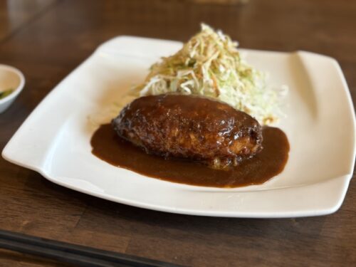 関市の洋食店キッチングラートのハンバーグは1週間煮込んだデミグラスソースが絶品