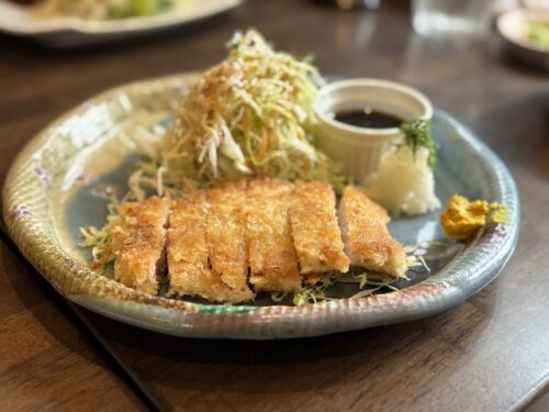 関市のキッチングラートで人気の焼きとんかつ